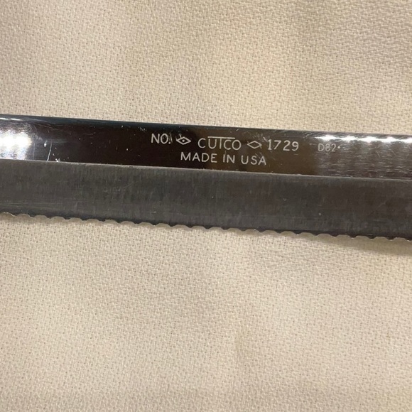 CUTCO 1729 Petite Carver - Picture 2 of 5